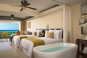 Club Junior Suite Ocean View at Wyndham Alltra Riviera Nayarit 